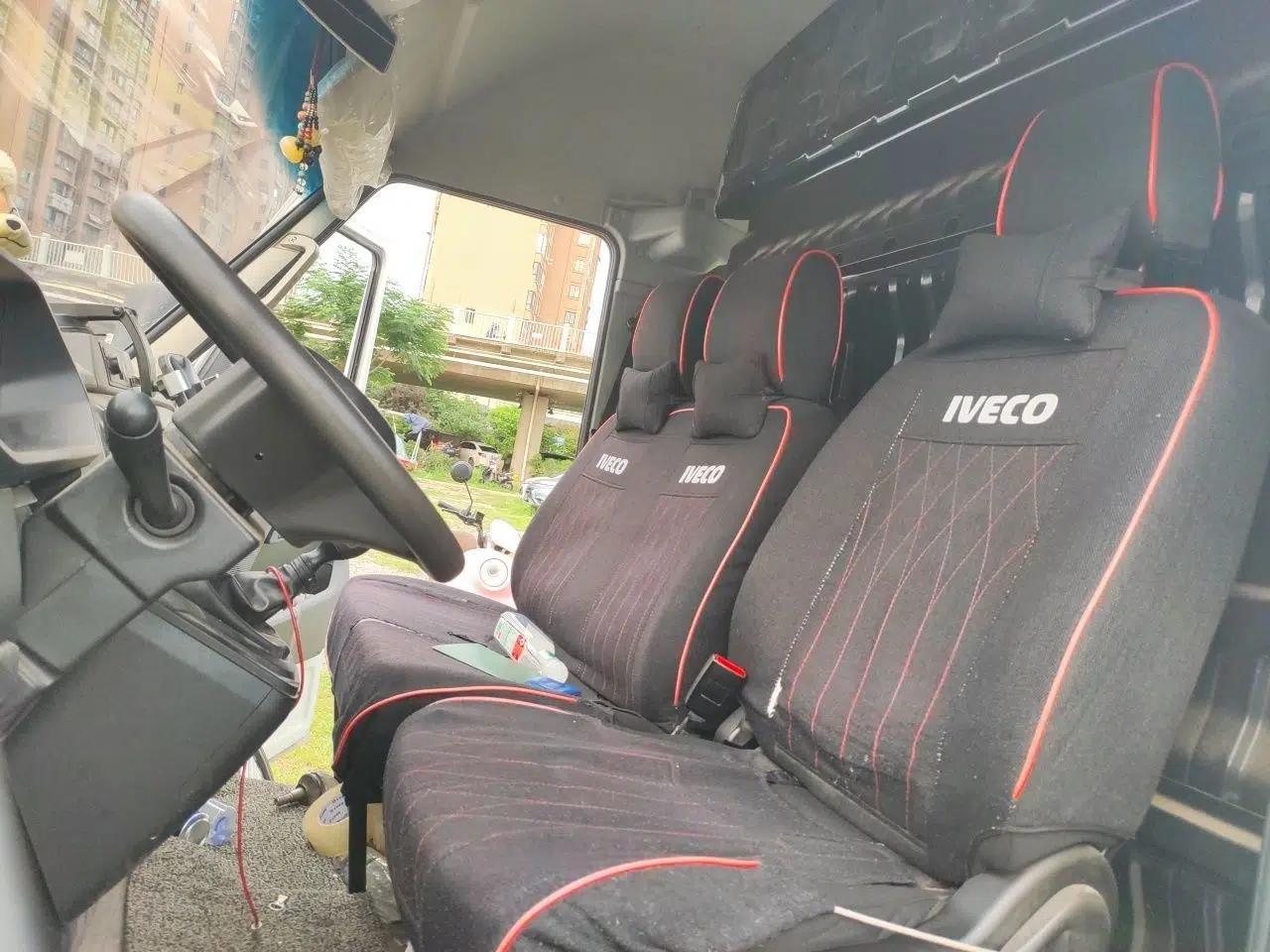 Iveco Daily 2023 2.8T V40 Van Long Wheelbase Mid-Roof Design Dual Tires Side-Swing Doors 2-3 Seater — миниатюра 15