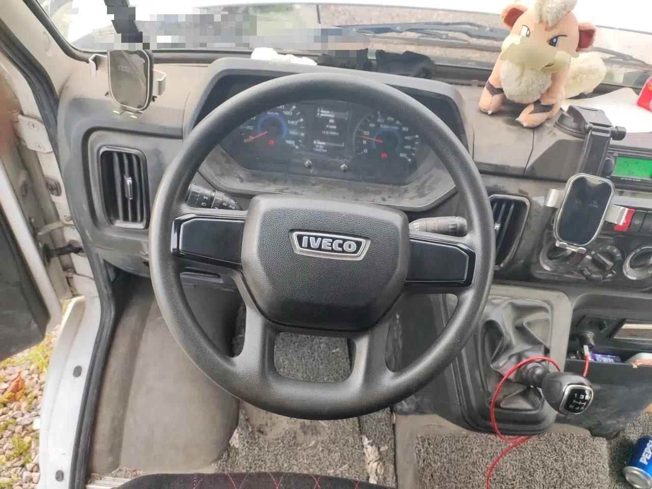 Iveco Daily 2023 2.8T V40 Van Long Wheelbase Mid-Roof Design Dual Tires Side-Swing Doors 2-3 Seater — миниатюра 10