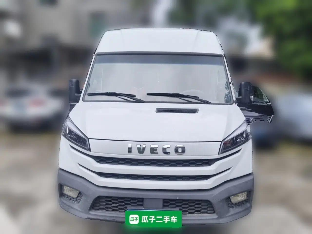Iveco Daily 2023 2.5T A37M1 Long Wheelbase Mid-Height Dual-Tire Manual Door 5-9 Seater — миниатюра 2