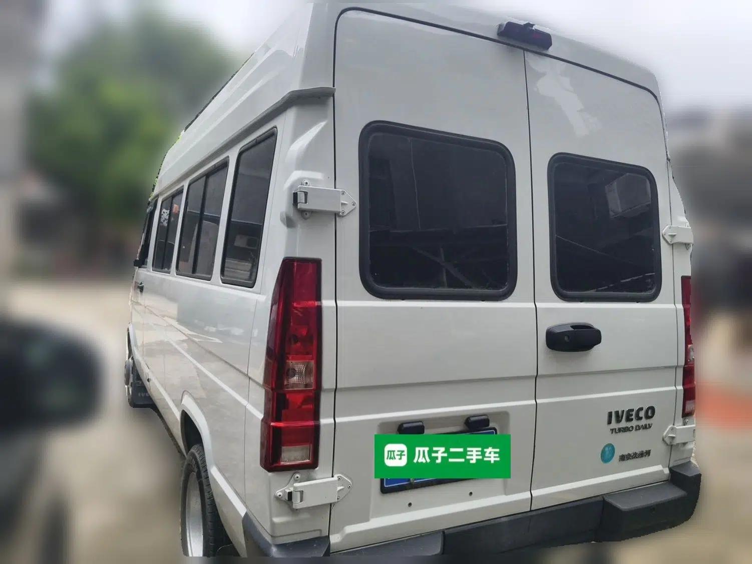 Iveco Daily 2023 2.5T A37M1 Long Wheelbase Mid-Height Dual-Tire Manual Door 5-9 Seater — миниатюра 4