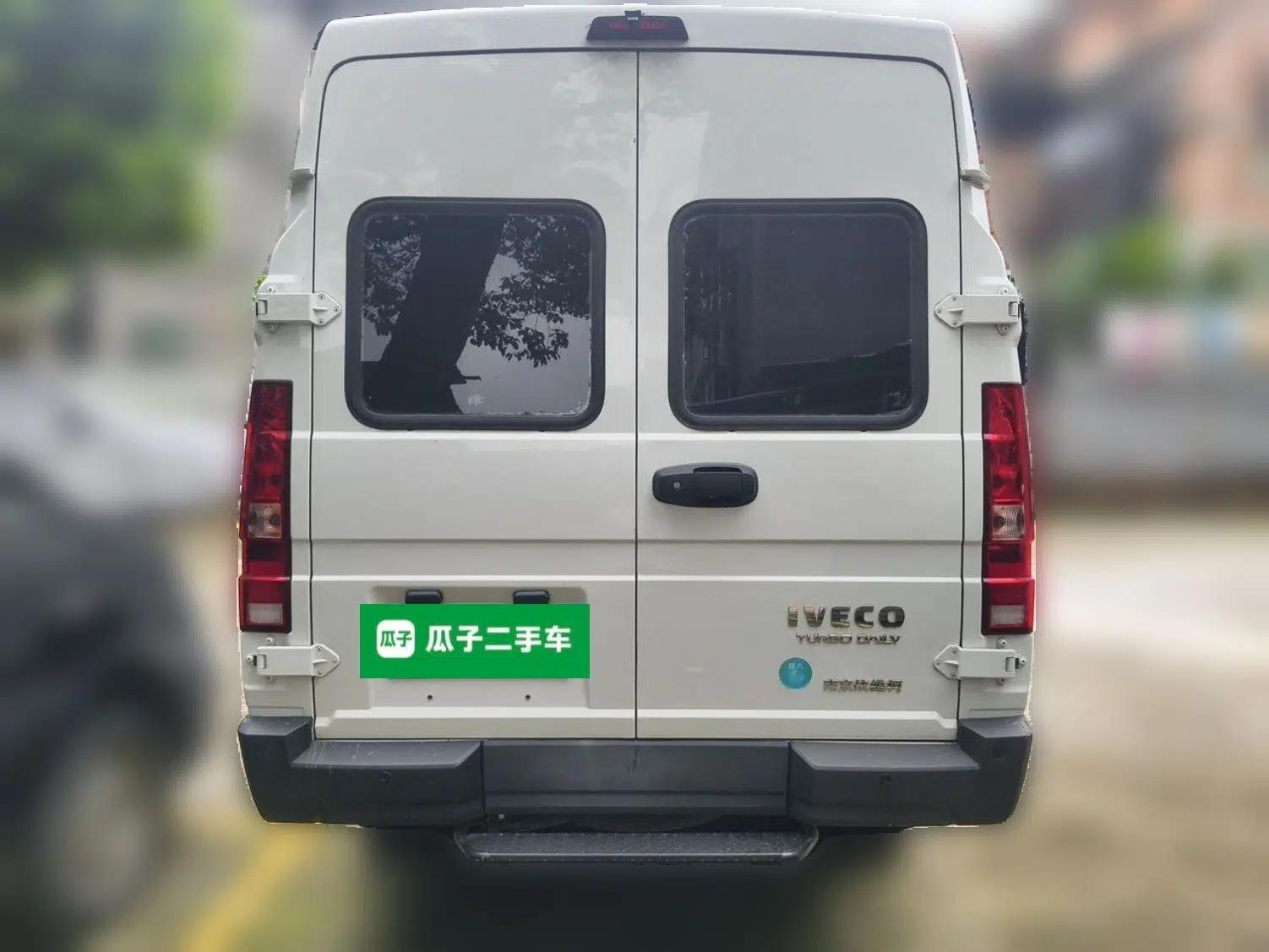 Iveco Daily 2023 2.5T A37M1 Long Wheelbase Mid-Height Dual-Tire Manual Door 5-9 Seater — миниатюра 5