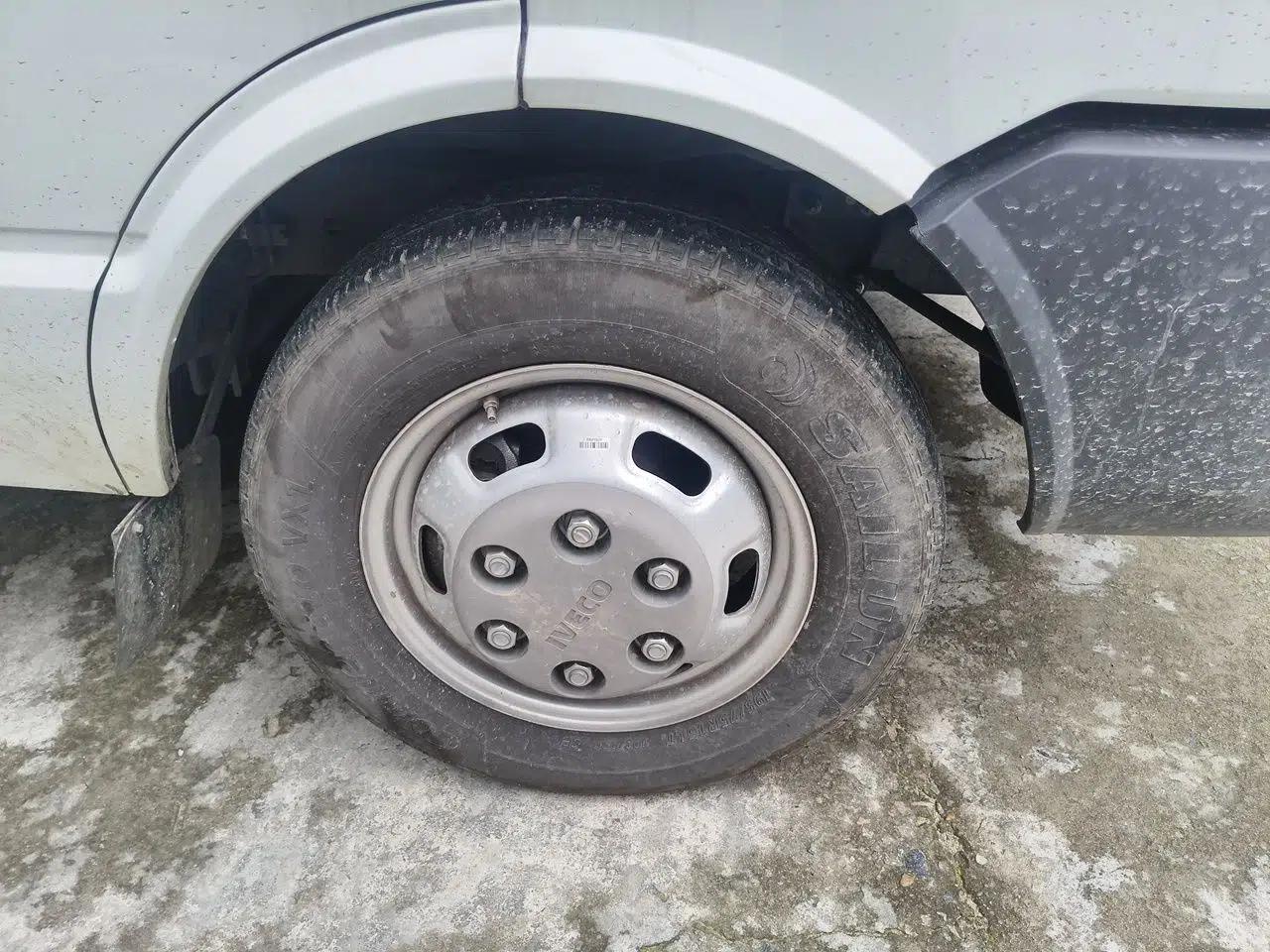 Iveco Daily 2023 2.5T A37M1 Long Wheelbase Mid-Height Dual-Tire Manual Door 5-9 Seater — миниатюра 8