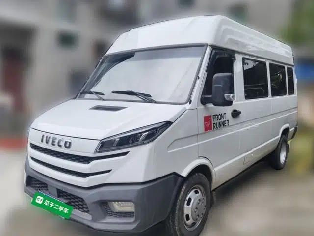 Iveco Daily 2023 2.5T A37M1 Long Wheelbase Mid-Height Dual-Tire Manual Door 5-9 Seater
