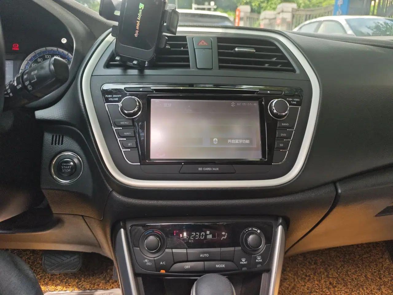 Suzuki S-Cross 2014 1.6L CVT Two-Wheel Drive Elite Version — миниатюра 13