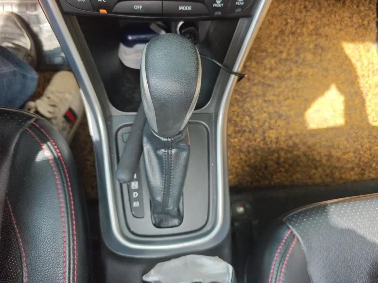 Suzuki S-Cross 2014 1.6L CVT Two-Wheel Drive Elite Version — миниатюра 14