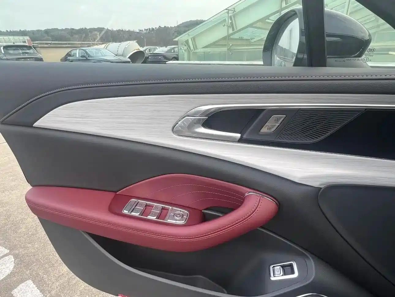 Hongqi H5 PHEV 2025 130 Super Hybrid Edition — миниатюра 11