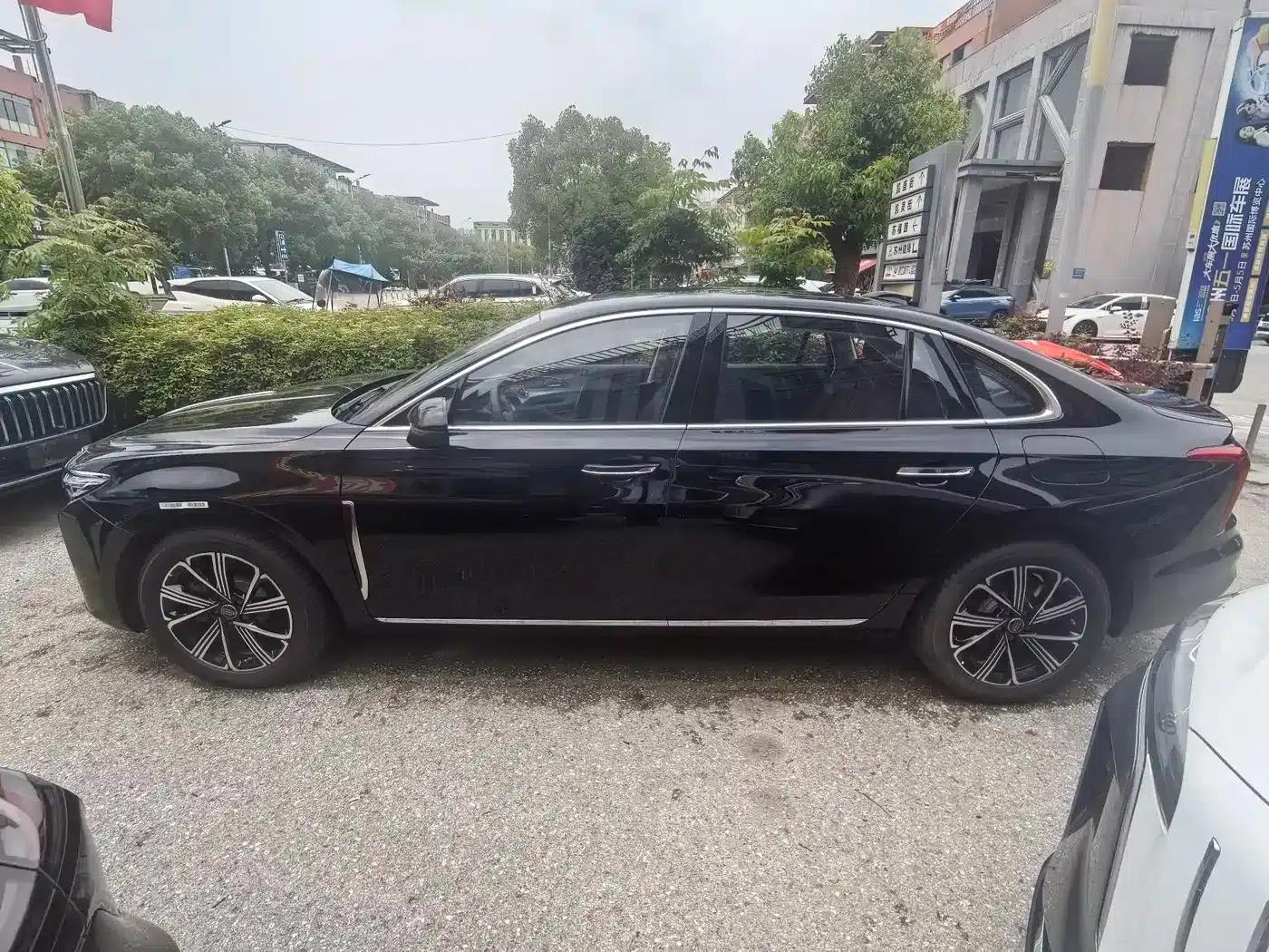 Hongqi H5 PHEV 2025 130 Super Hybrid Edition — миниатюра 4