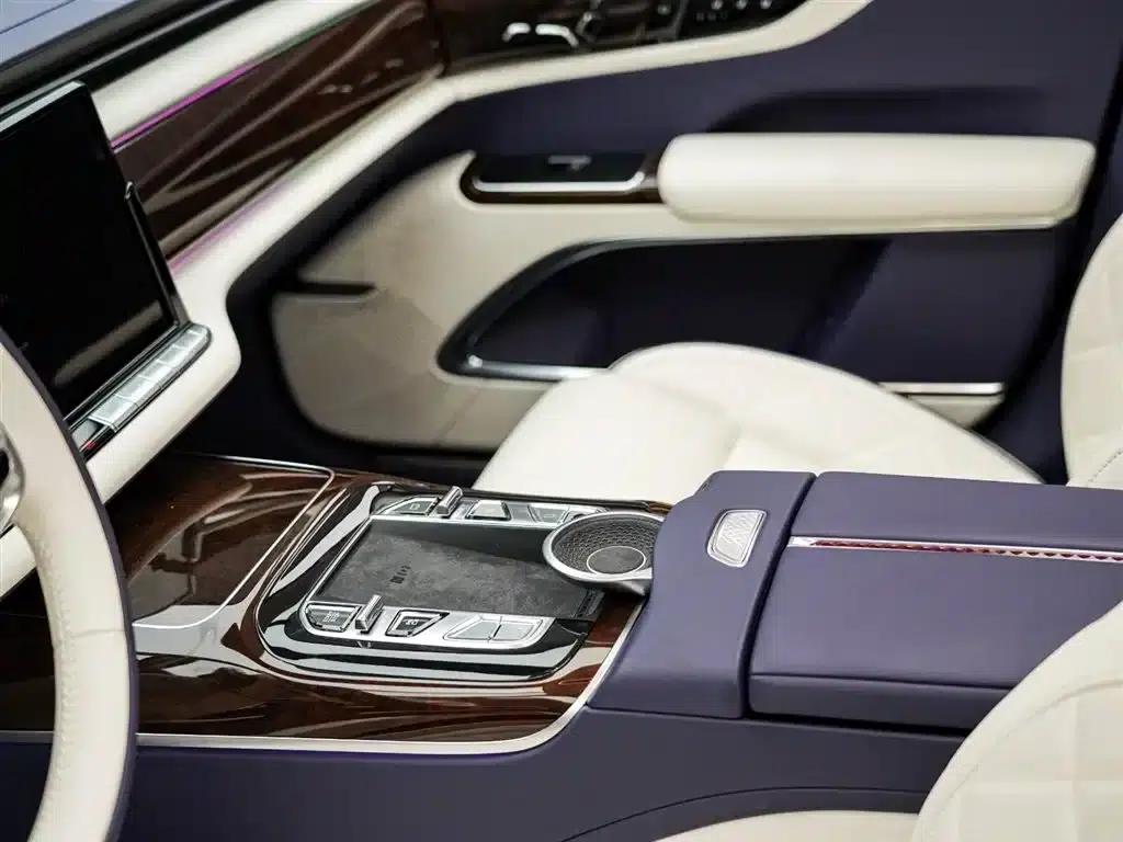 Hongqi Golden Sunflower Elegant 2024 Model 4.0T V8 — миниатюра 12