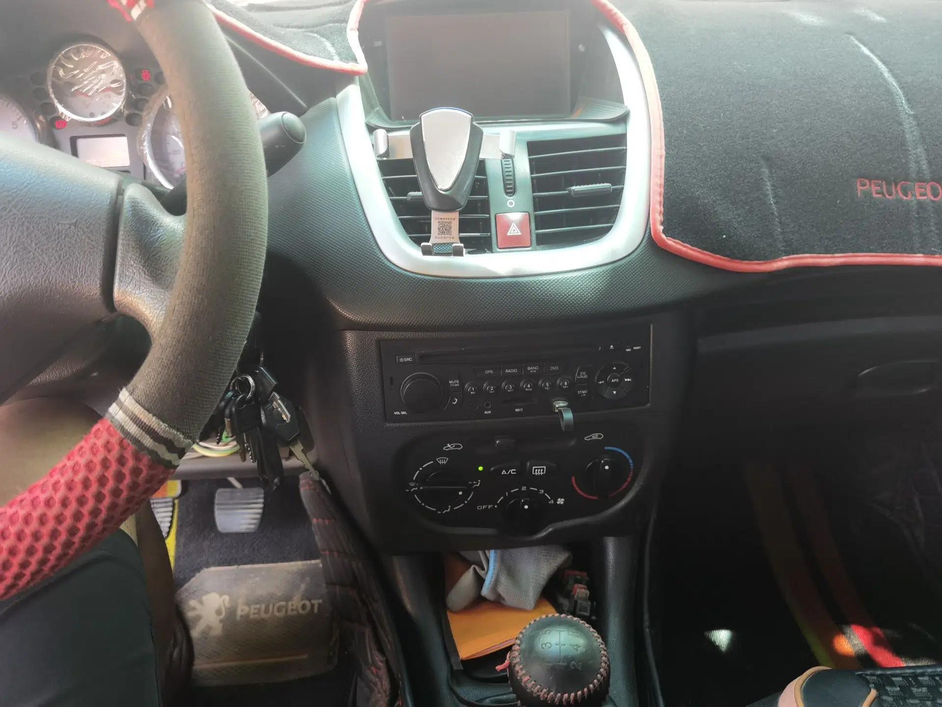 Peugeot 207 2011 Sedan 1.4L Manual Yule Edition — миниатюра 13