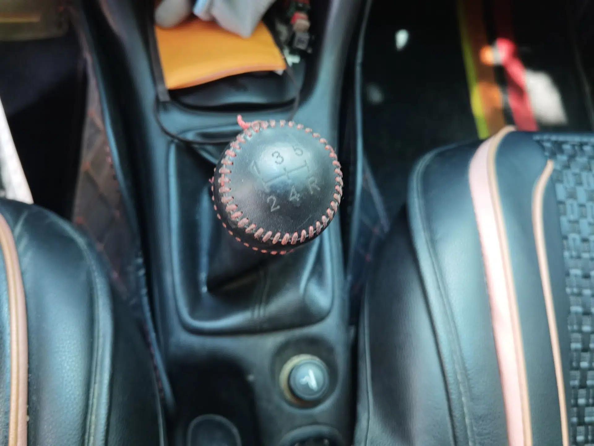 Peugeot 207 2011 Sedan 1.4L Manual Yule Edition — миниатюра 14