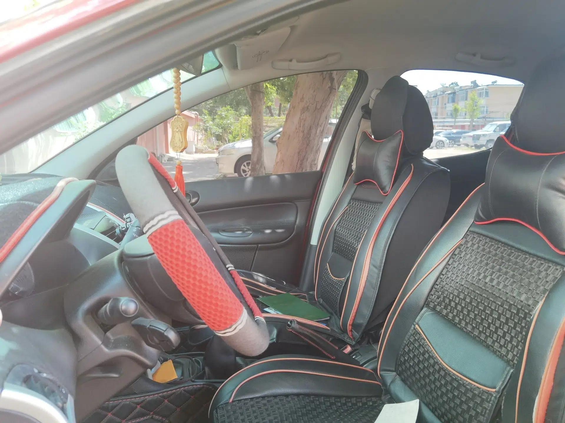 Peugeot 207 2011 Sedan 1.4L Manual Yule Edition — миниатюра 15