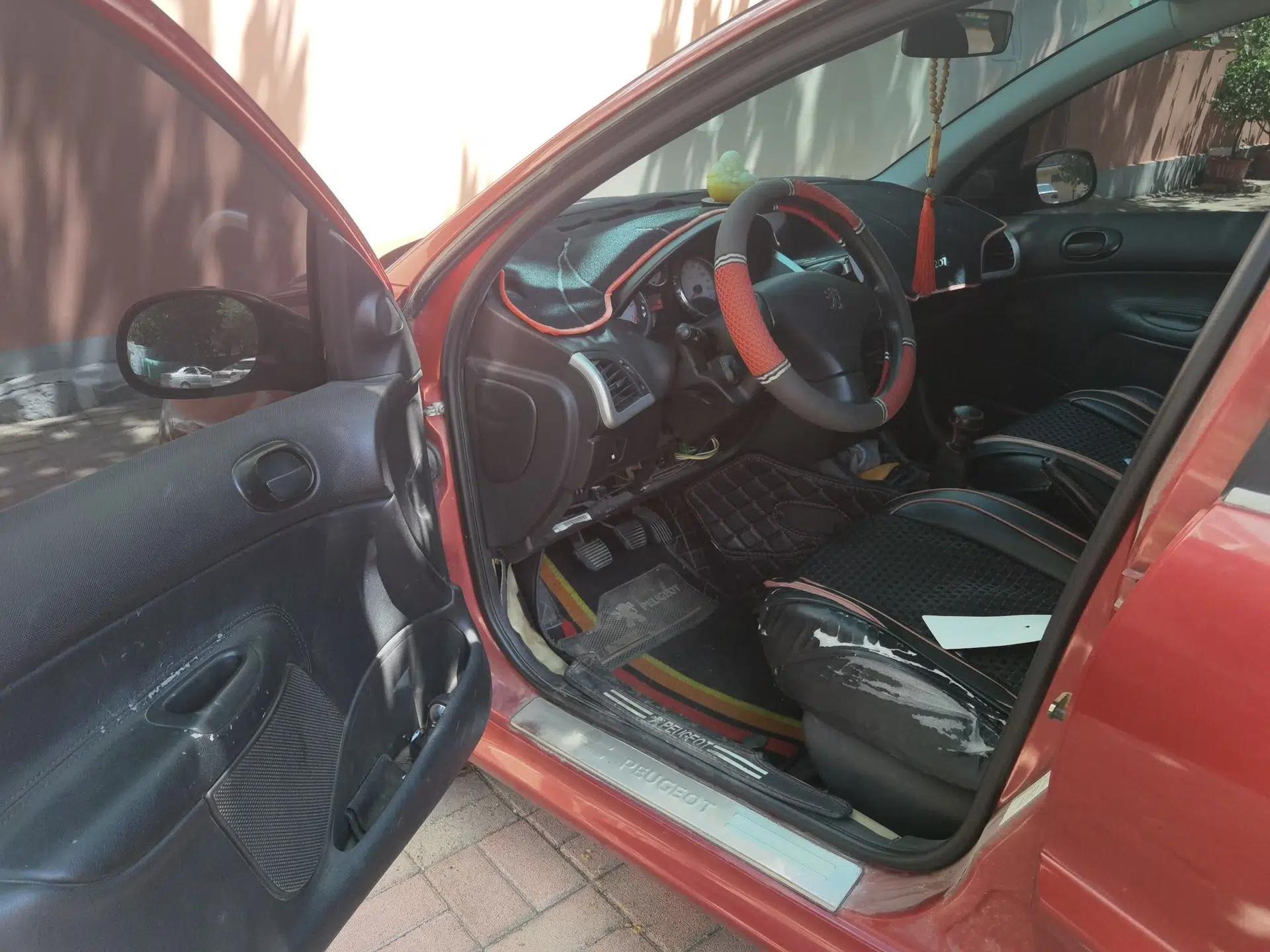 Peugeot 207 2011 Sedan 1.4L Manual Yule Edition — миниатюра 16