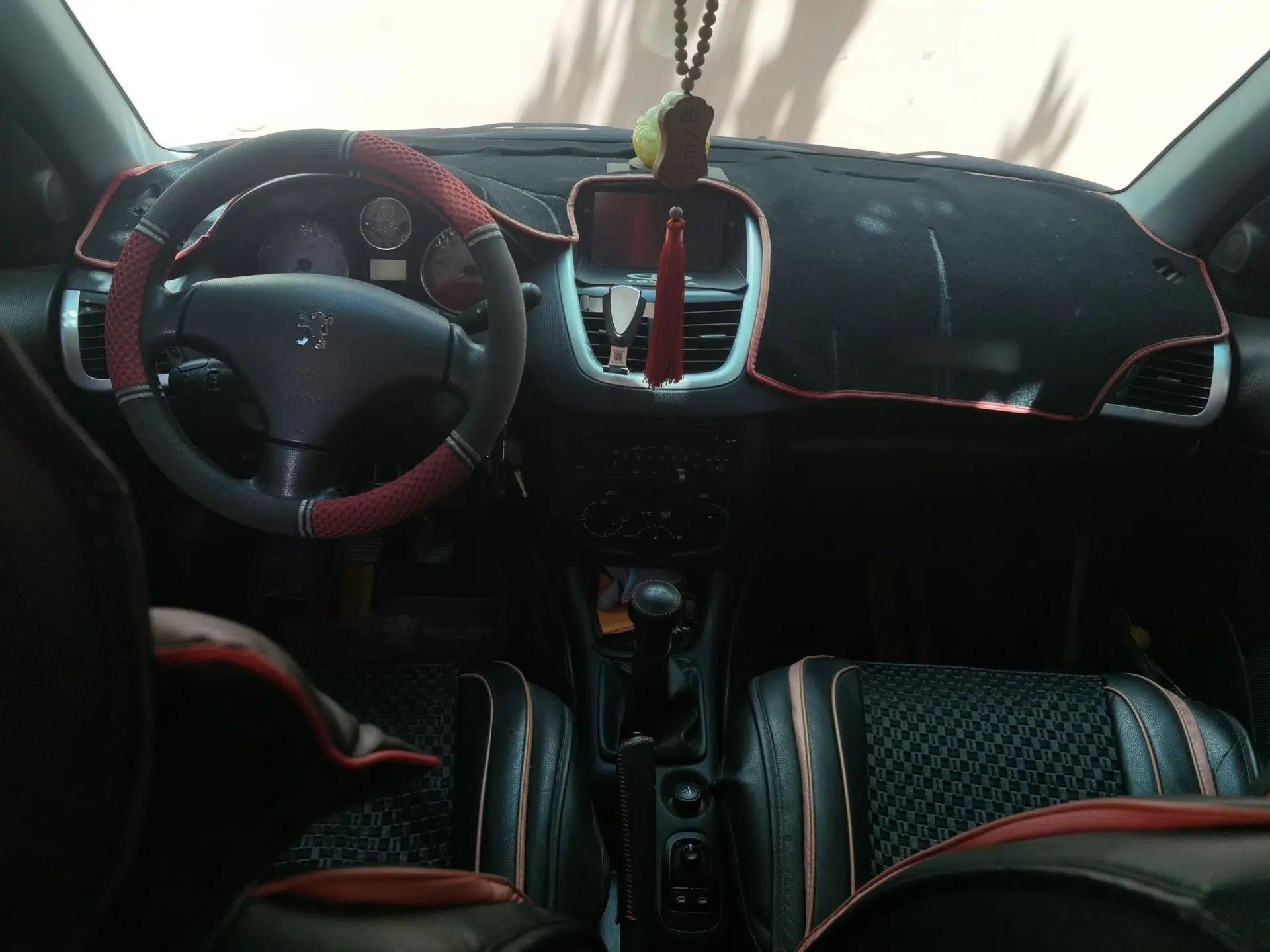 Peugeot 207 2011 Sedan 1.4L Manual Yule Edition — миниатюра 9