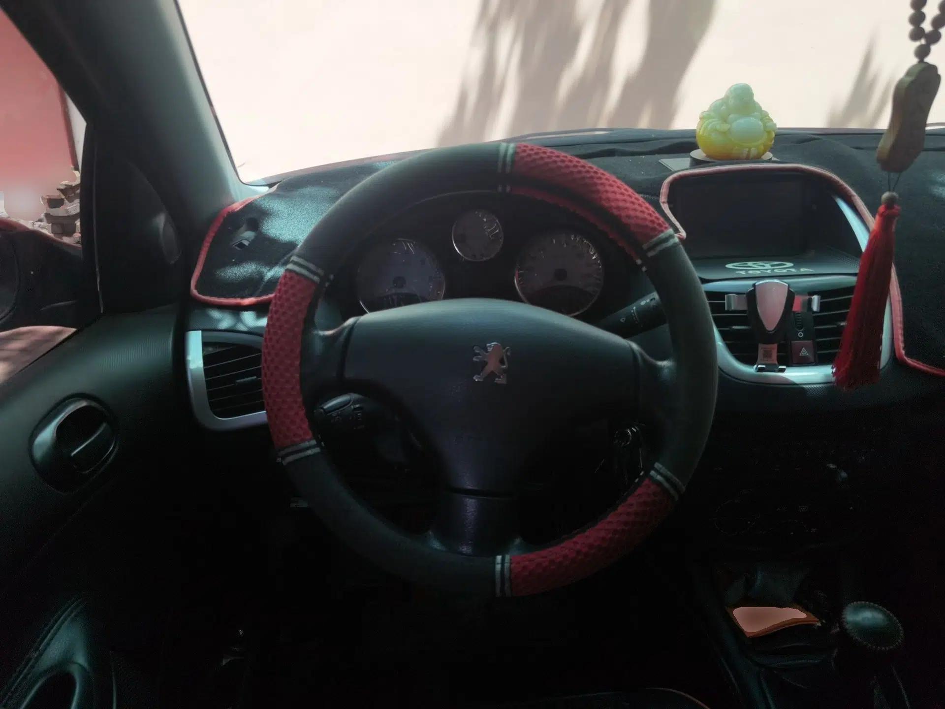 Peugeot 207 2011 Sedan 1.4L Manual Yule Edition — миниатюра 10