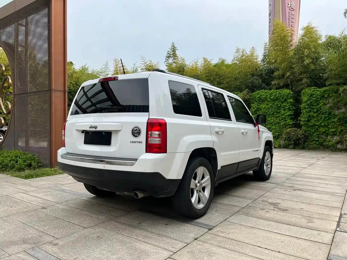 2014 Jeep Patriot 2.4L Serpentine Limited Edition — миниатюра 14
