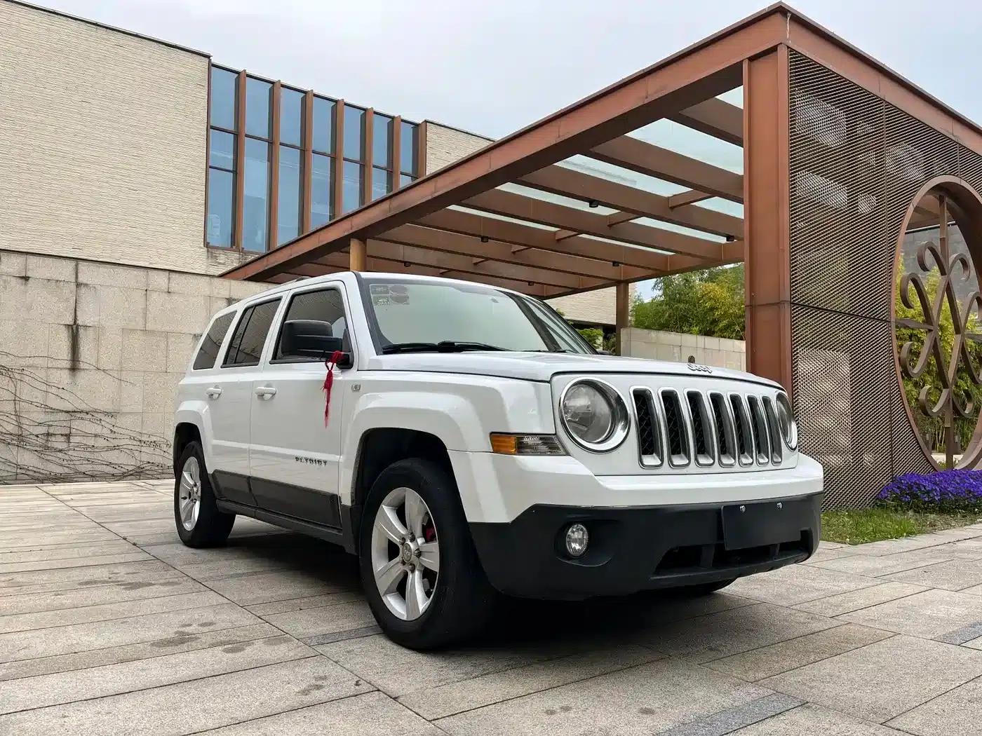 2014 Jeep Patriot 2.4L Serpentine Limited Edition — миниатюра 3