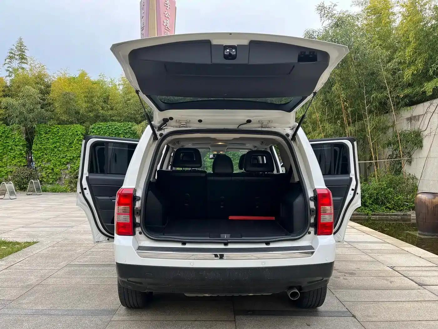 2014 Jeep Patriot 2.4L Serpentine Limited Edition — миниатюра 9