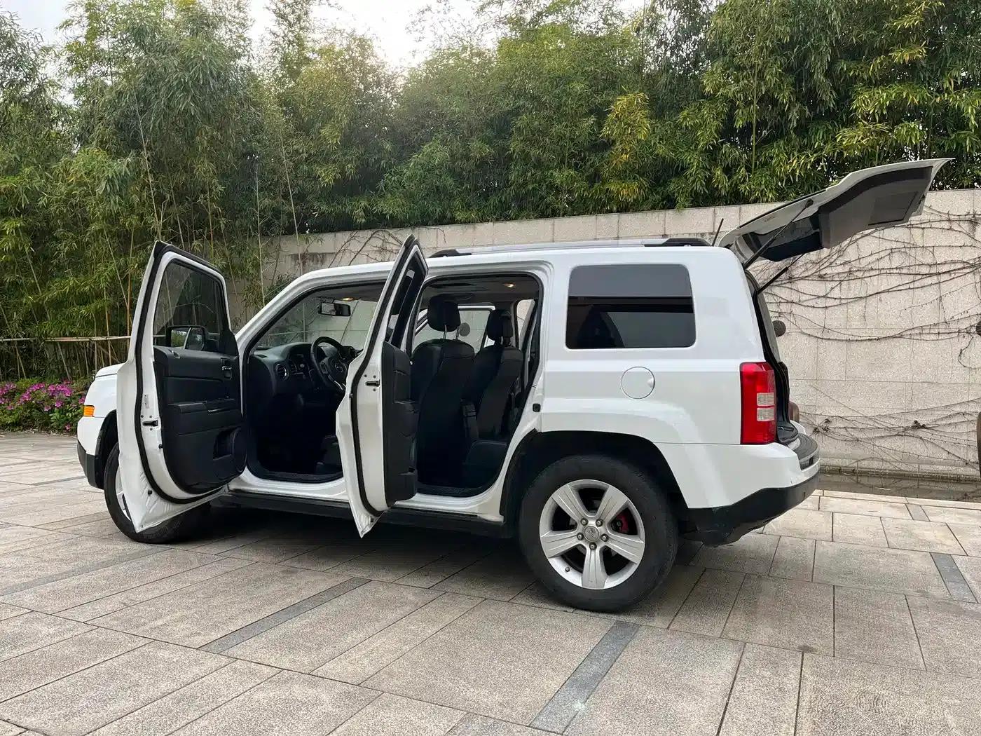 2014 Jeep Patriot 2.4L Serpentine Limited Edition — миниатюра 10