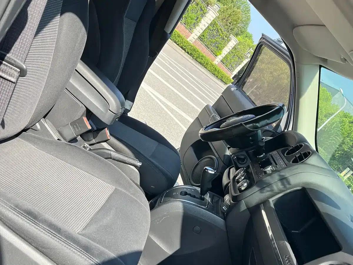 2014 Jeep Compass 2.4L Sport Edition — миниатюра 9