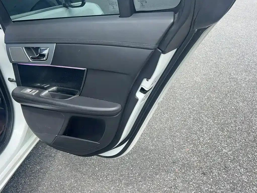 2014 Jaguar XF 2.0T Luxury Edition — миниатюра 15