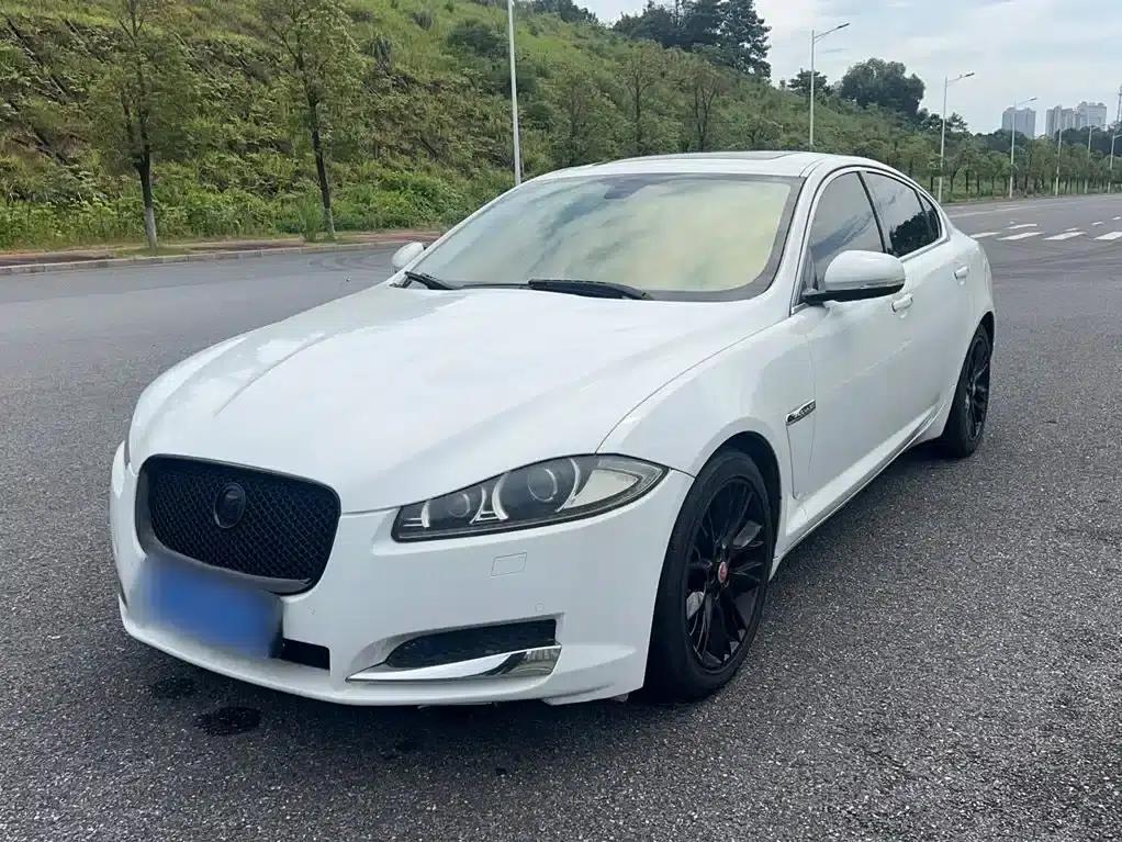 2014 Jaguar XF 2.0T Luxury Edition — миниатюра 18