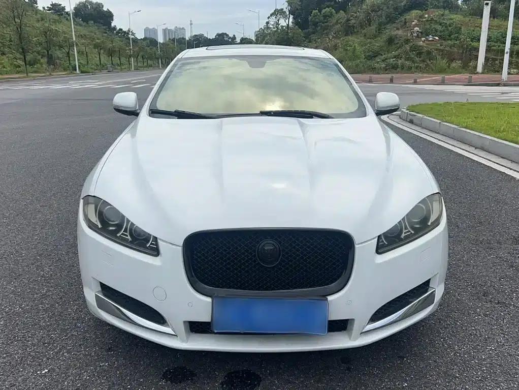 2014 Jaguar XF 2.0T Luxury Edition — миниатюра 19