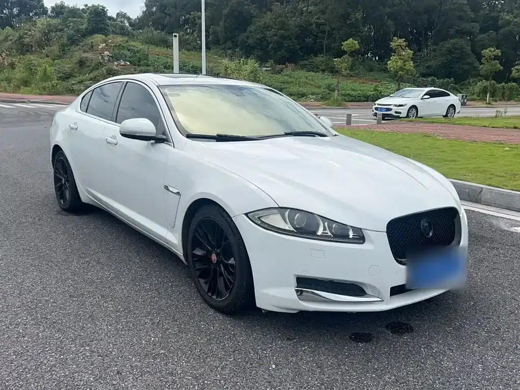 2014 Jaguar XF 2.0T Luxury Edition — миниатюра 21
