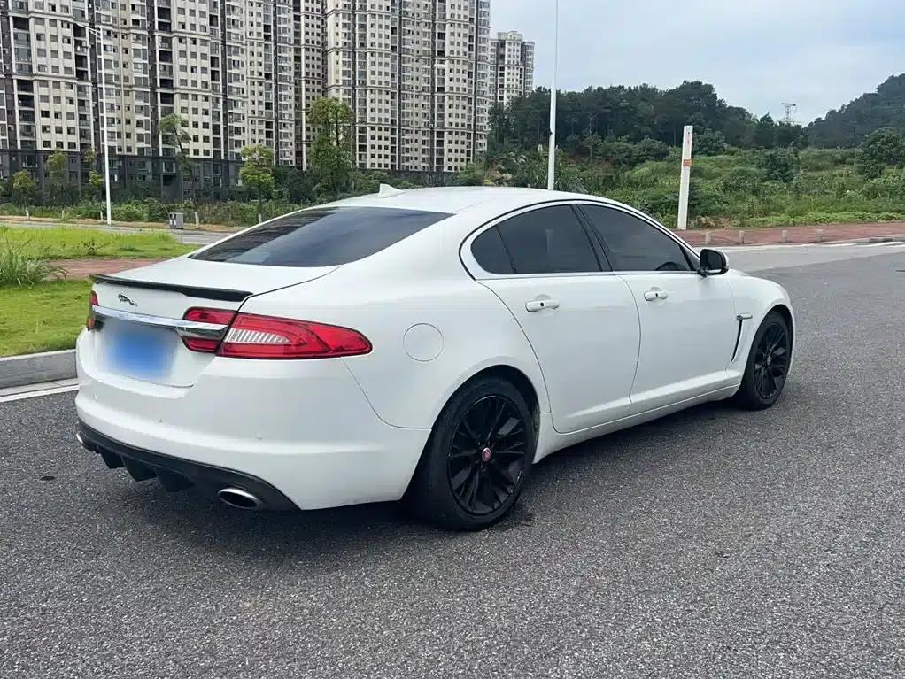 2014 Jaguar XF 2.0T Luxury Edition — миниатюра 23