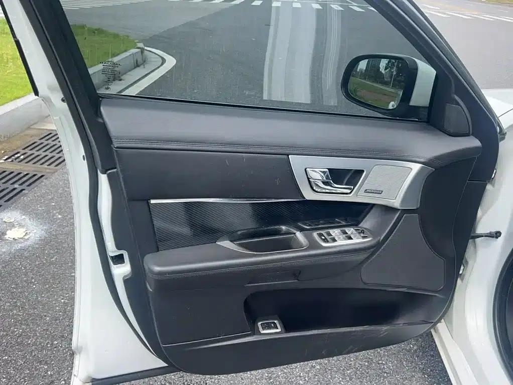 2014 Jaguar XF 2.0T Luxury Edition — миниатюра 5
