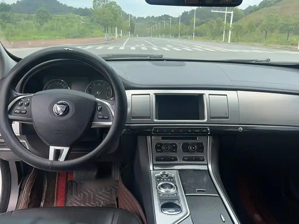2014 Jaguar XF 2.0T Luxury Edition — миниатюра 8