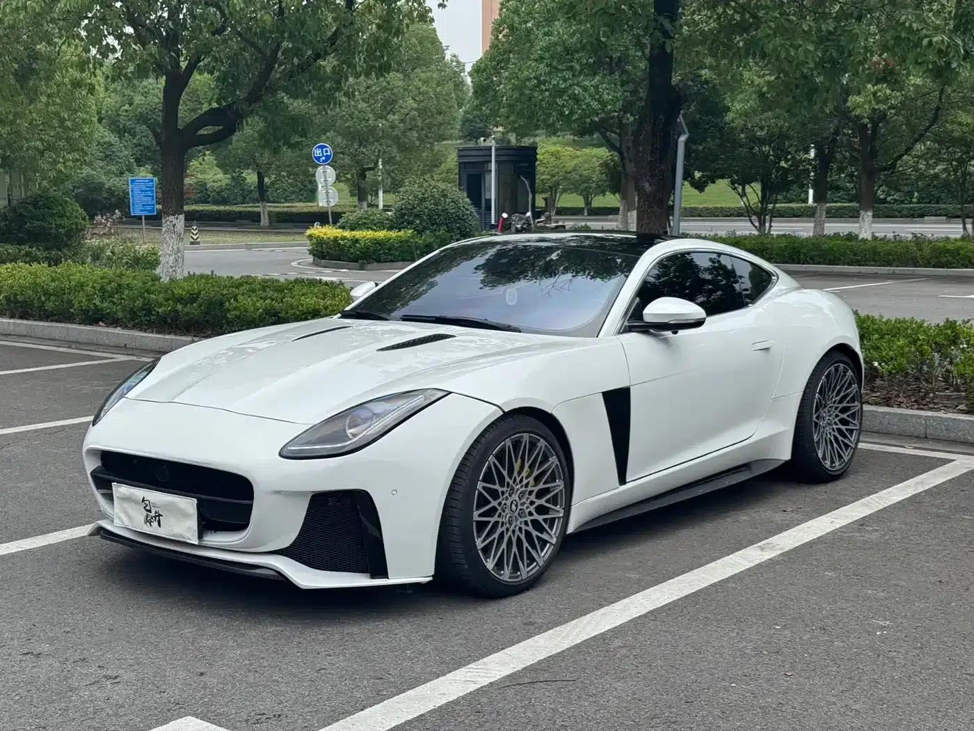 Jaguar F-TYPE 2018 3.0 SC Hardtop — миниатюра 1