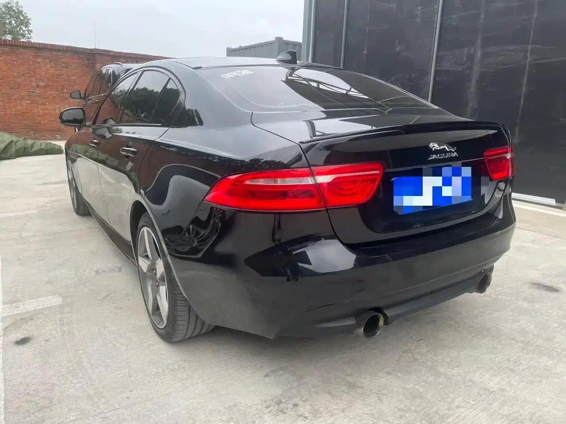 Jaguar XE 2018 2.0T 200PS 2WD R-Sport — миниатюра 16