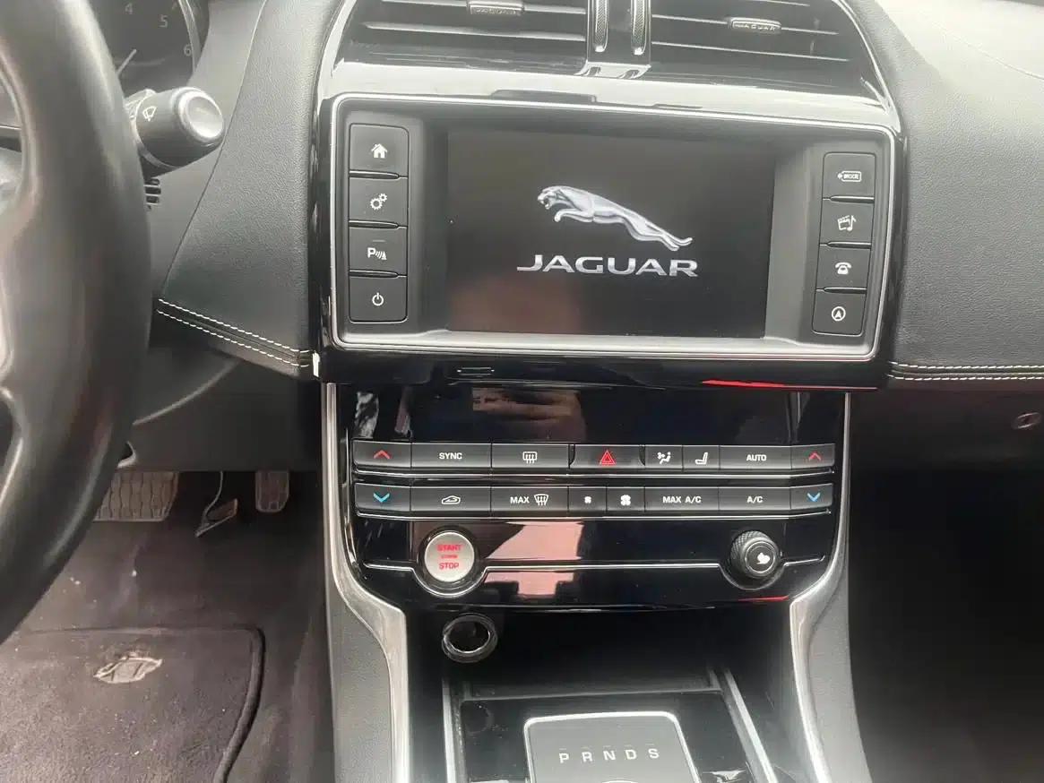 Jaguar XE 2018 2.0T 200PS 2WD R-Sport — миниатюра 6