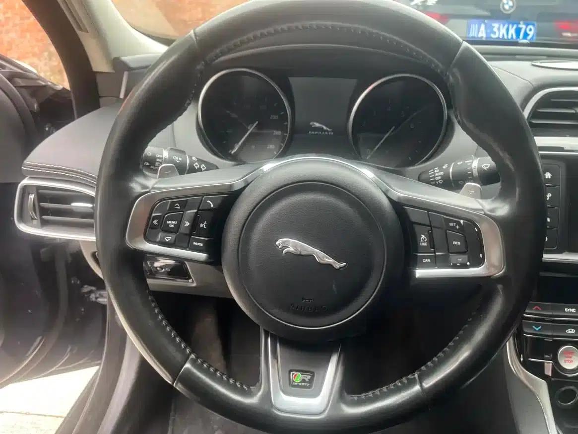 Jaguar XE 2018 2.0T 200PS 2WD R-Sport — миниатюра 8
