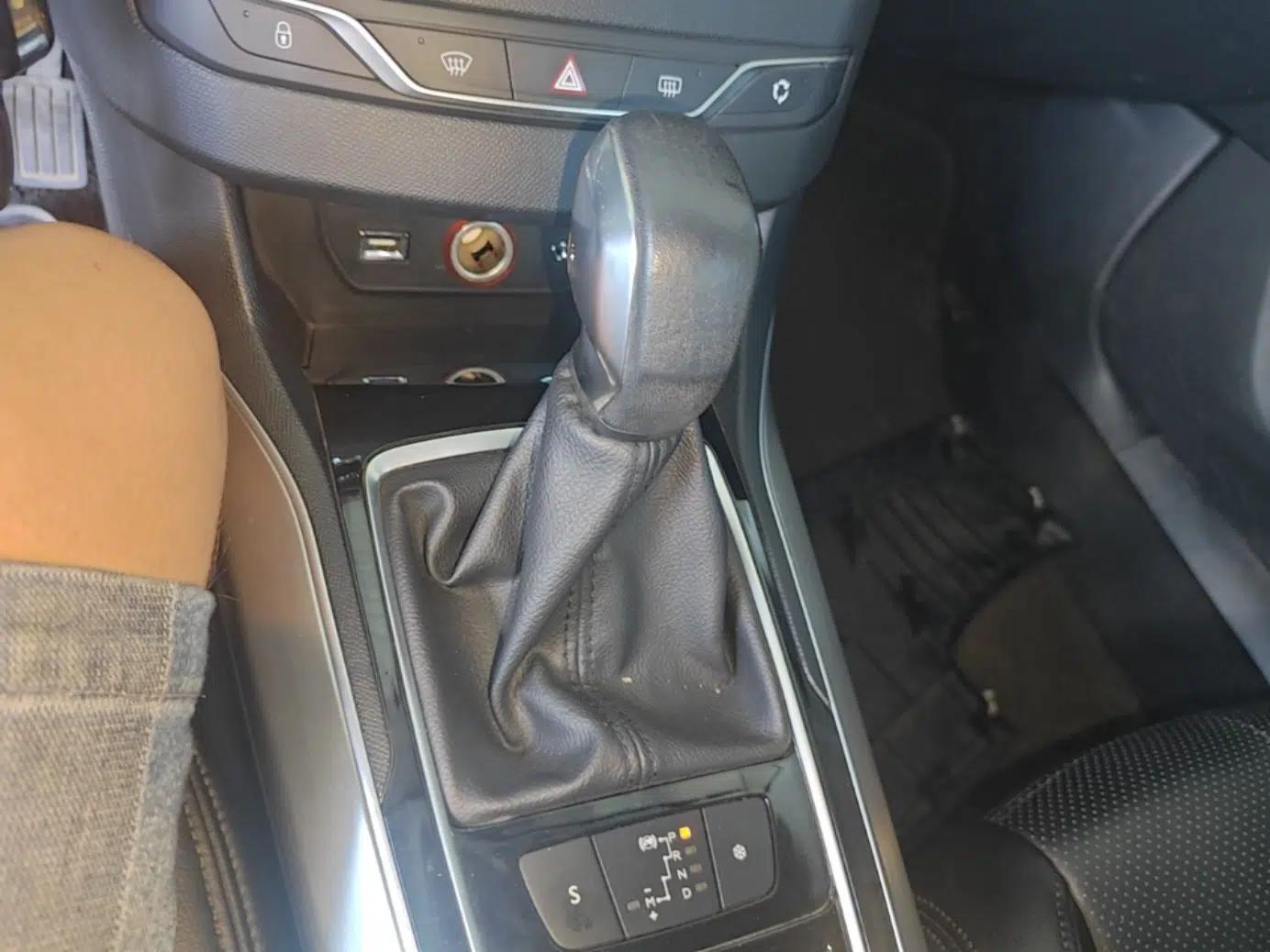 Peugeot 308S 2015 1.6T Automatic Jingchi Edition — миниатюра 16