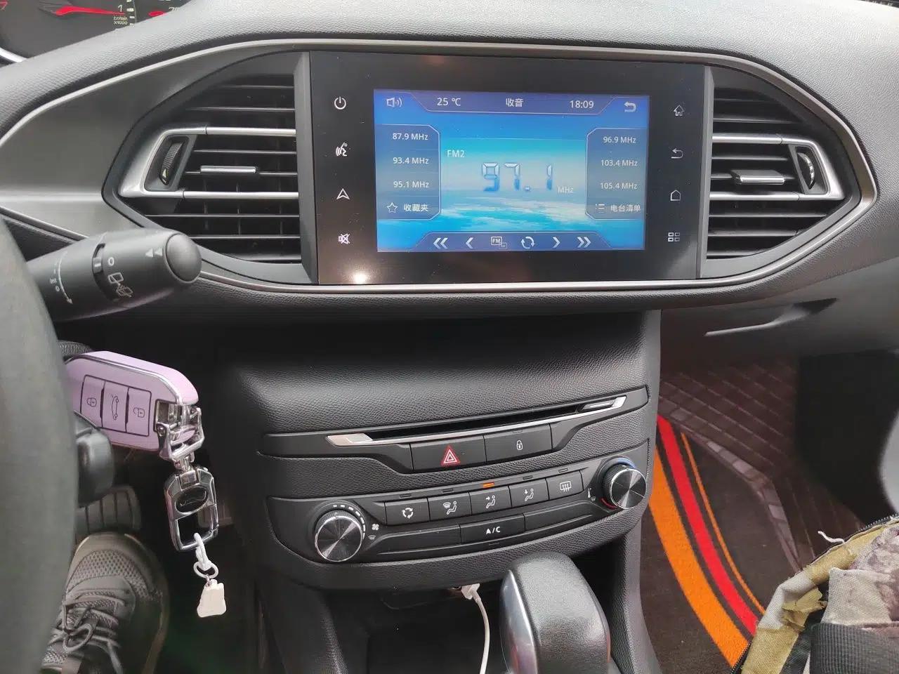 Peugeot 308S 2015 1.2T Automatic Shangchi Edition — миниатюра 13