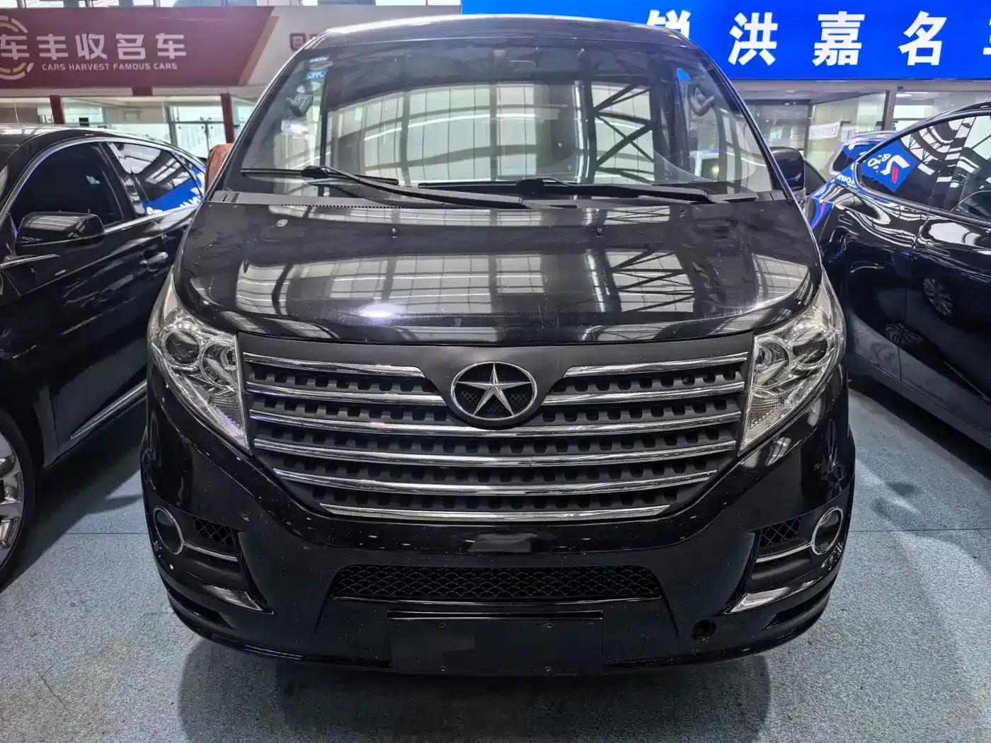 Refine M5 2016 2.0T Gasoline Automatic Business Edition — миниатюра 1