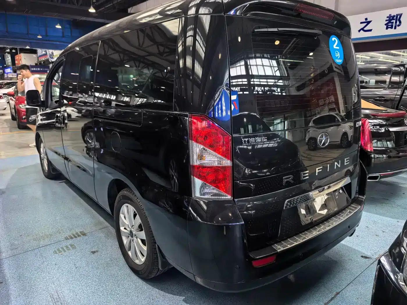 Refine M5 2016 2.0T Gasoline Automatic Business Edition — миниатюра 8