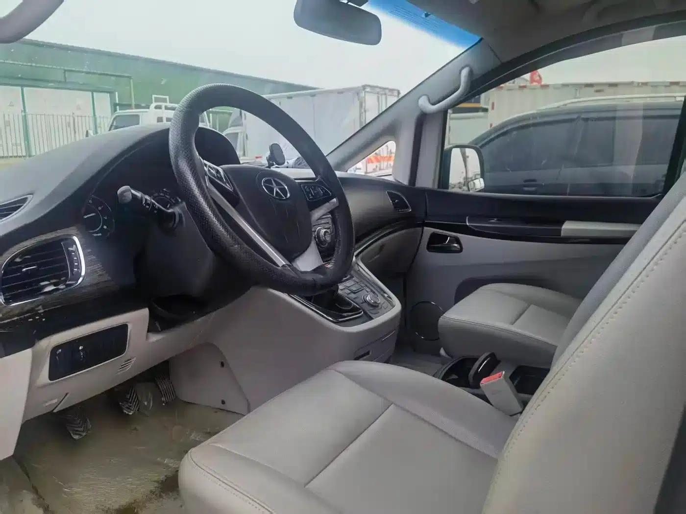 Refine M5 2013 2.0T Gasoline Manual Business Edition — миниатюра 5