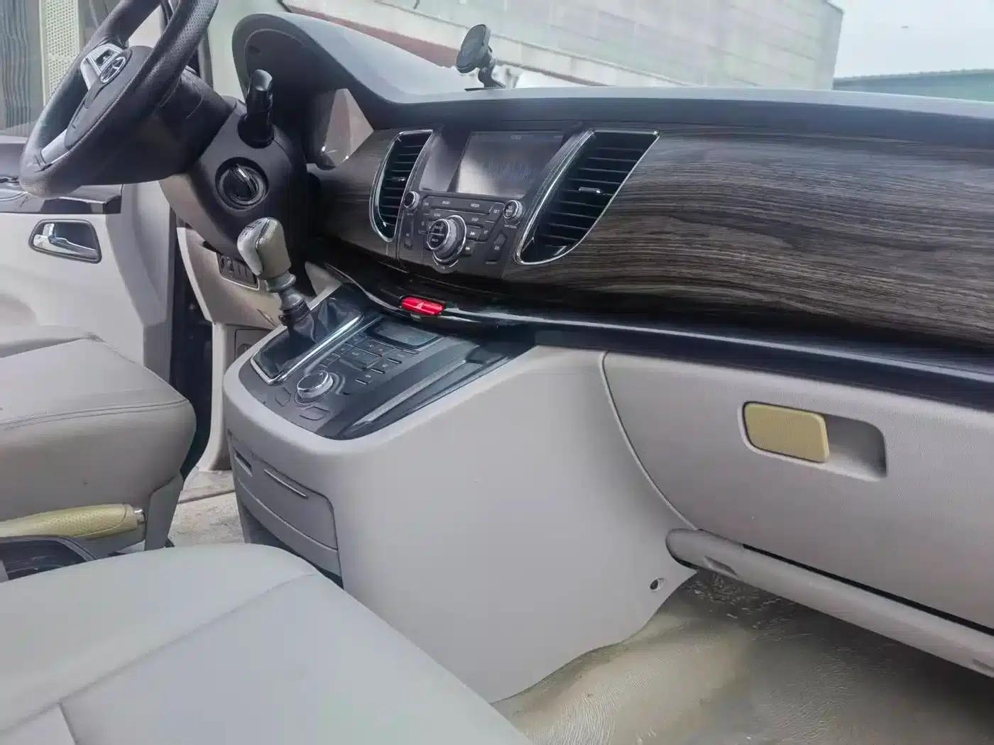 Refine M5 2013 2.0T Gasoline Manual Business Edition — миниатюра 8
