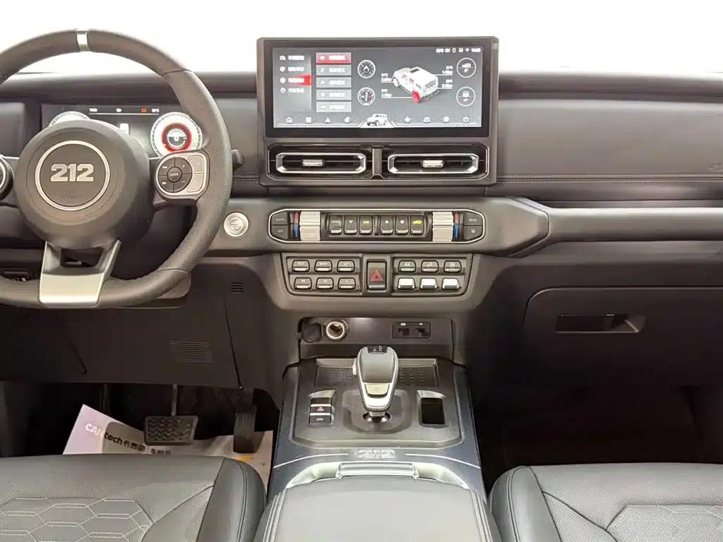 212 T01 2024 Explorer 2.0T — миниатюра 26
