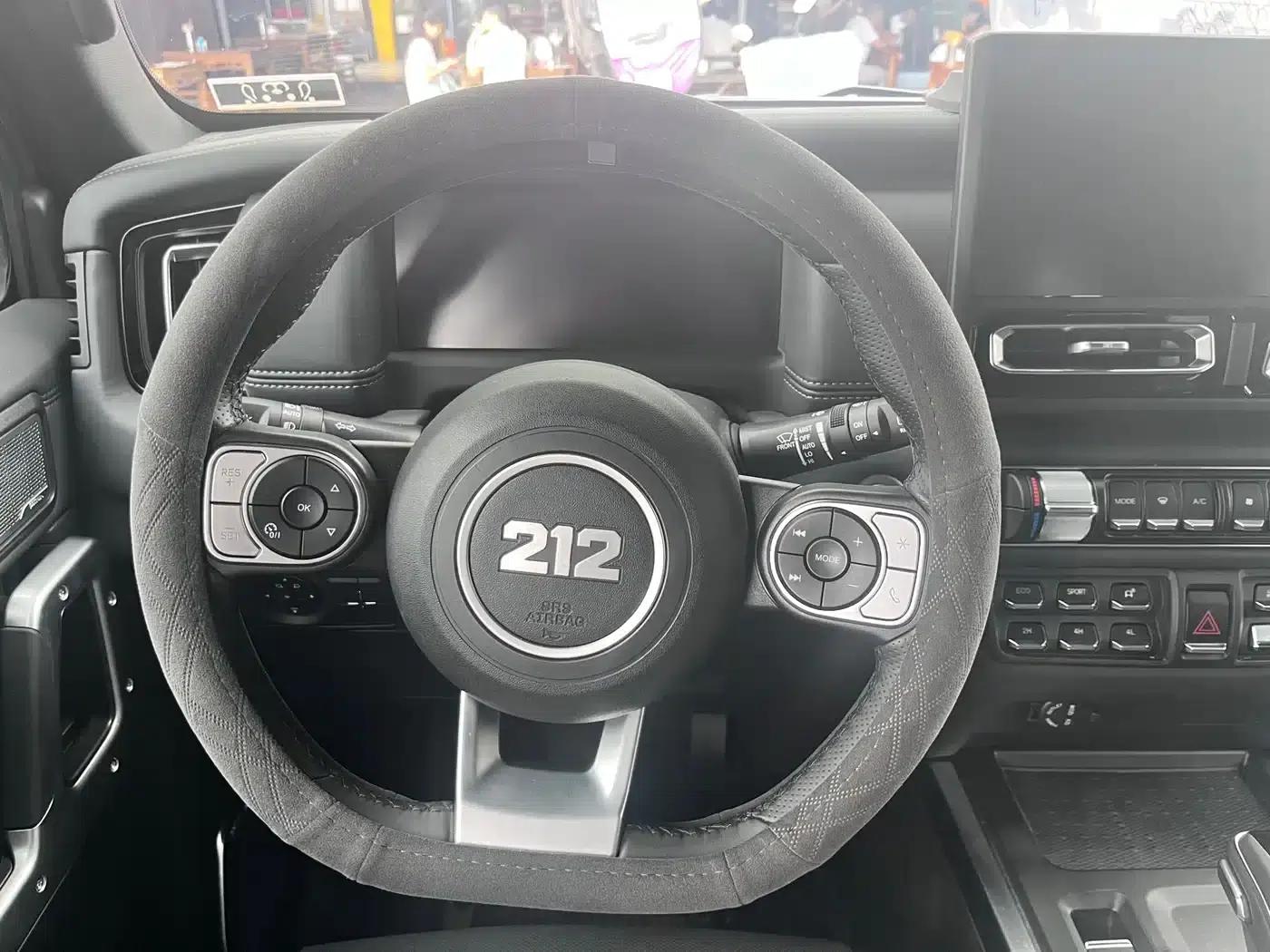 212 T01 2024 Model 2.0T Mechanic — миниатюра 9