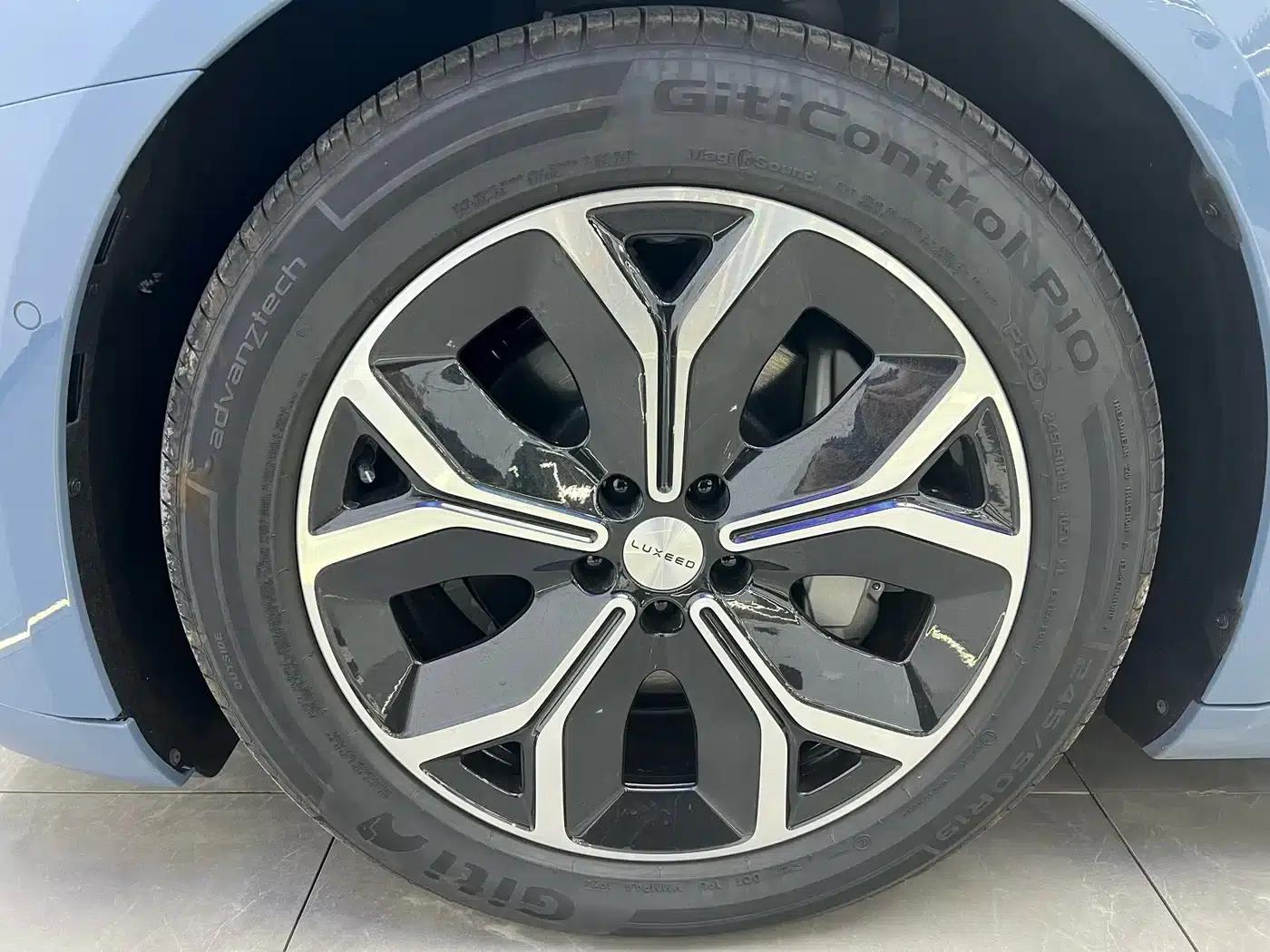 Zhijie S7 2024 Pro Rear-Wheel Drive Long-Range Edition — миниатюра 29