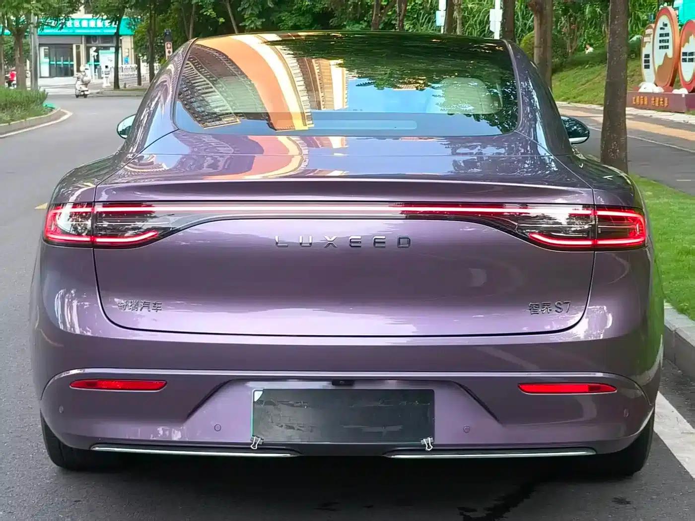 Zhijie S7 2024 Pro Rear-Wheel Drive Long-Range Edition — миниатюра 6