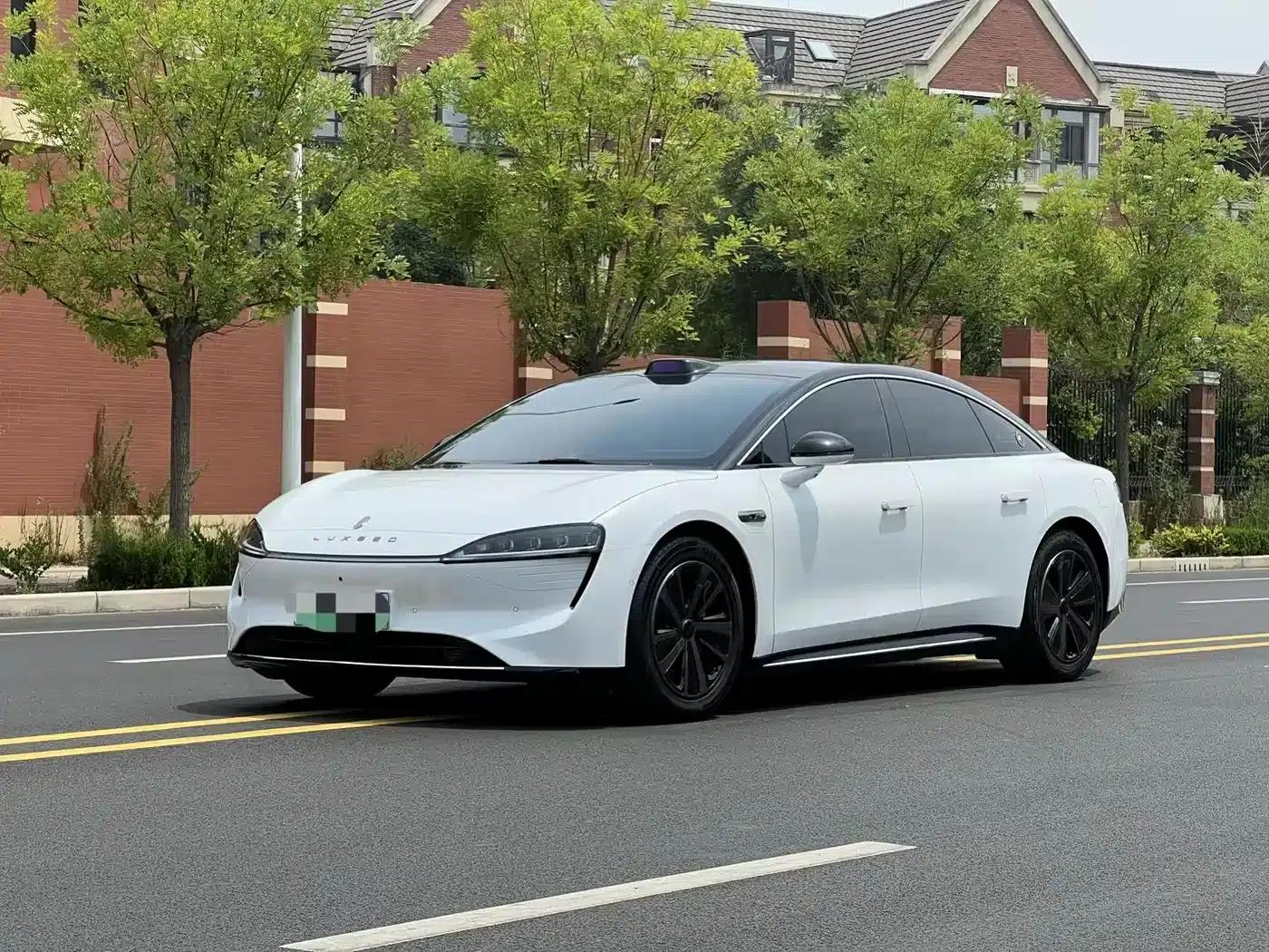 Zhijie S7 2024 Max Rear-Wheel Drive Long-Range Intelligent Driving Edition — миниатюра 1