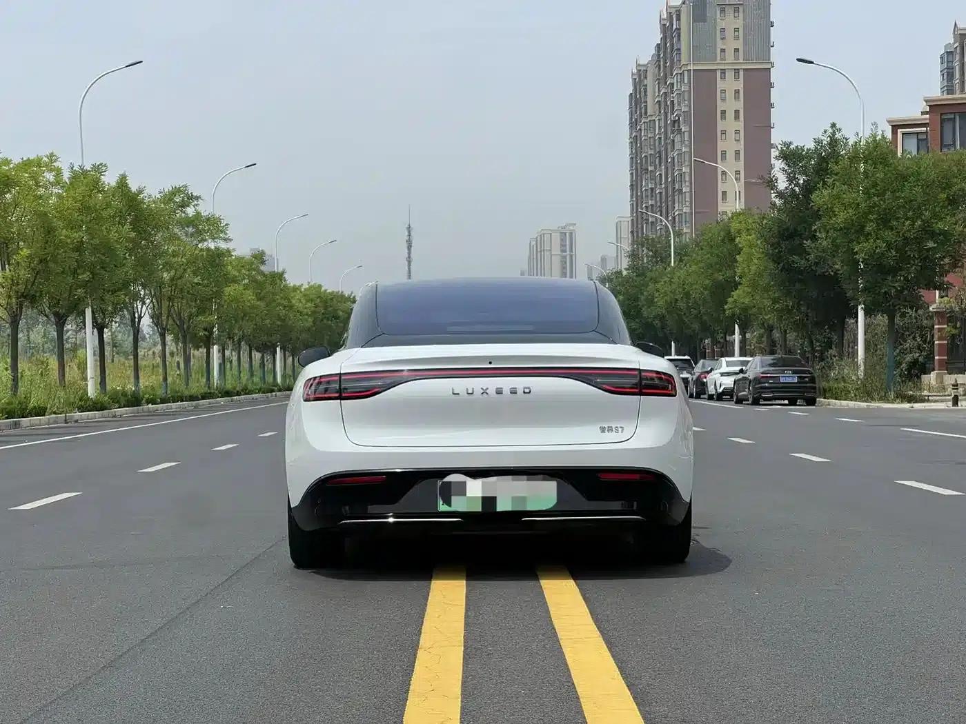 Zhijie S7 2024 Max Rear-Wheel Drive Long-Range Intelligent Driving Edition — миниатюра 8