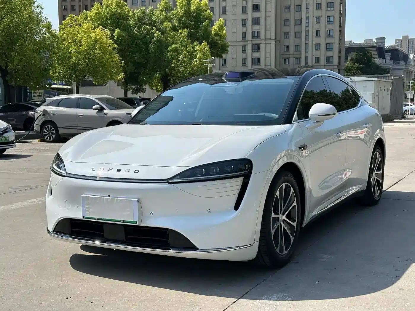 Zhijie R7 2024 Pure Electric 802km Max — миниатюра 1