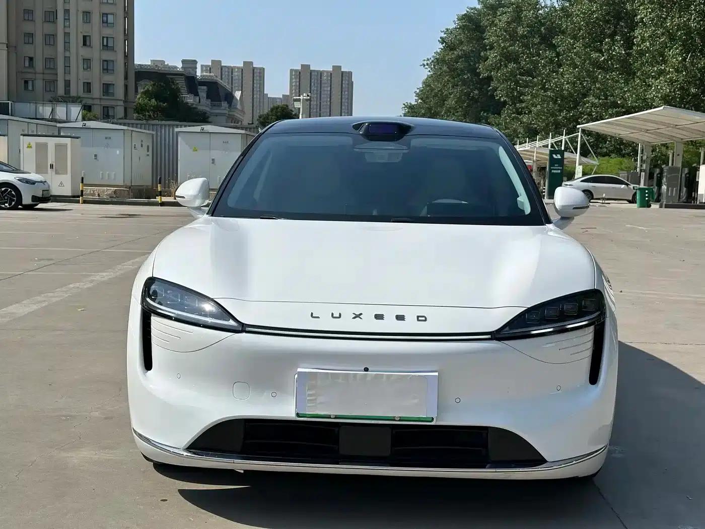 Zhijie R7 2024 Pure Electric 802km Max — миниатюра 2