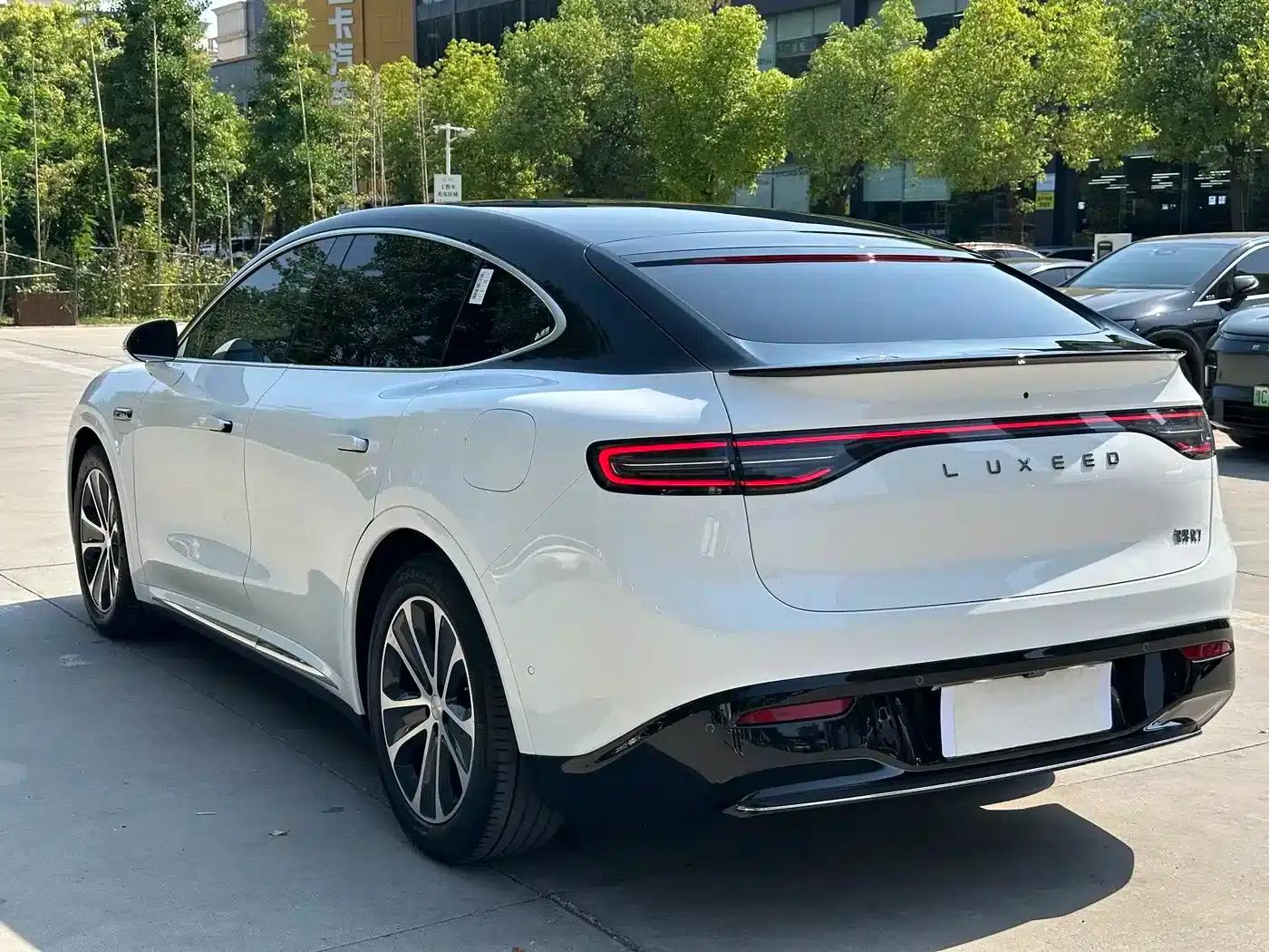 Zhijie R7 2024 Pure Electric 802km Max — миниатюра 6