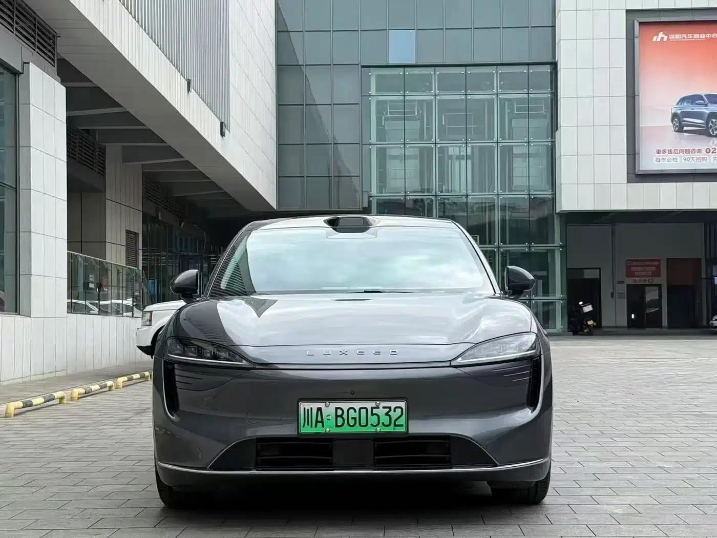 Zhijie R7 2024 Pure Electric 802km Max — миниатюра 2